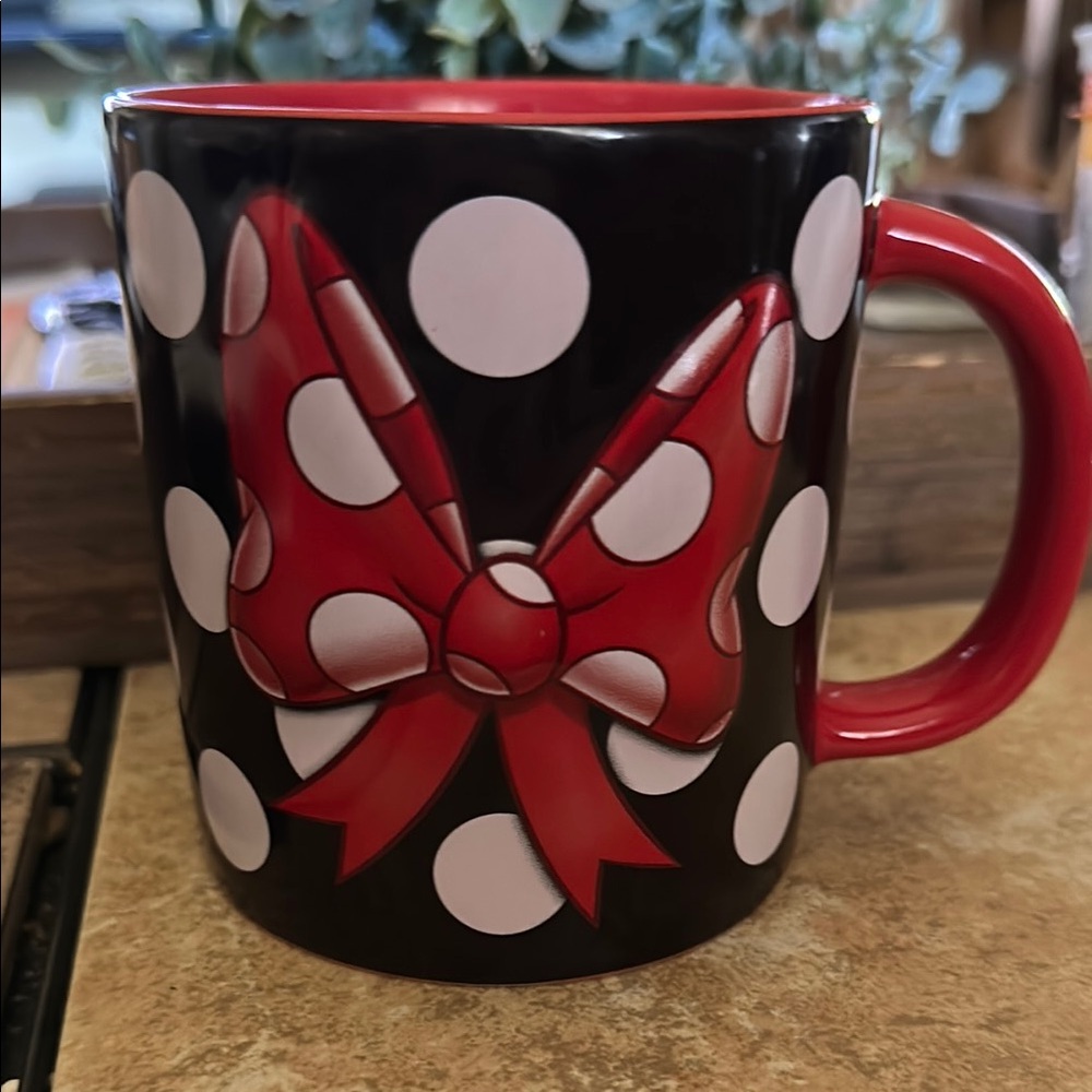Disney Signature Minnie Mouse Polka Dot 3D Bow Ceramic Mug.